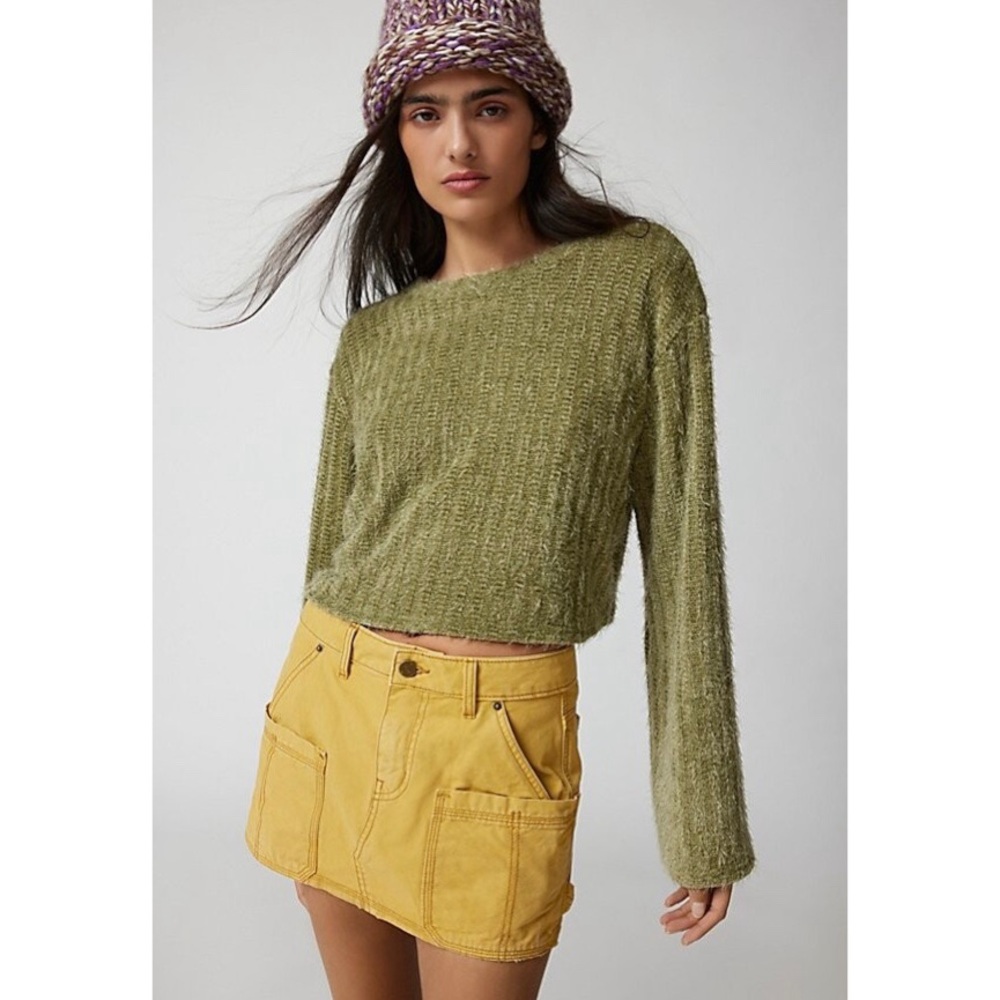URBAN RENEWAL REMNANTS FUZZY BELL SLEEVE PULLOVER SWEATER (GREEN)